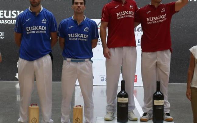 Aritz Erkiaga y Unai Lekerika, junto a Xabier Barandika e Imanol López, en el podio del Grand Slam de Gernika. Aritz Erkiaga y Unai Lekerika, junto a Xabier Barandika e Imanol López, en el podio del Grand Slam de Gernika.