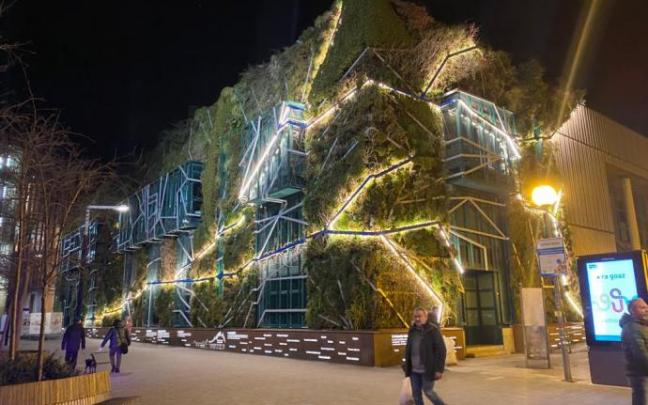Nueva iluminación de la fachada del Palacio Europa. Nueva iluminación de la fachada del Palacio Europa.