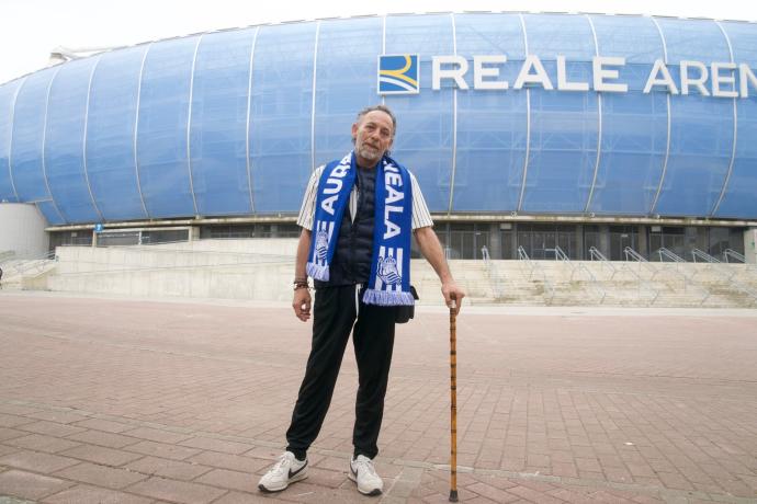 Antonio Escandón, frente al estadio de Anoeta, Reale Arena, en cuyas obras sufrió un grave accidente laboral en 2019