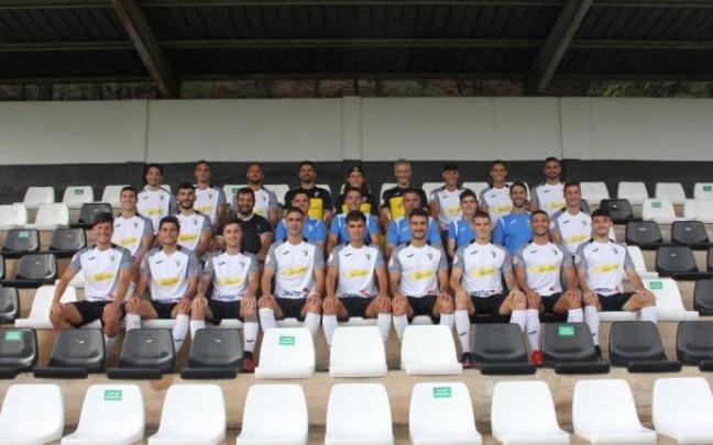 La plantilla del Tudelano posa en su presentación oficial. La plantilla del Tudelano posa en su presentación oficial.
