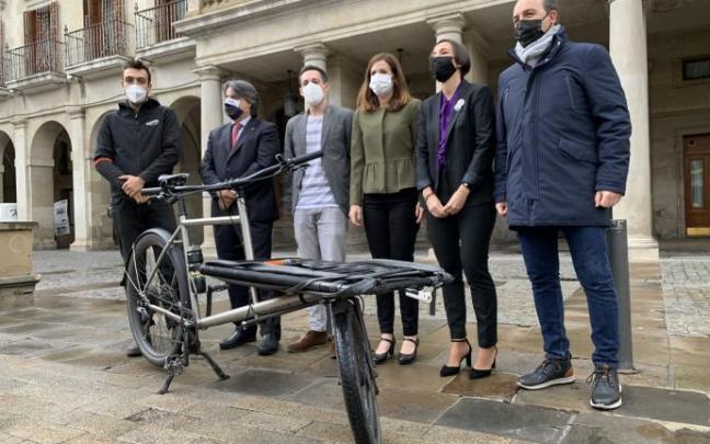 Imagen de familia antes de la rueda de prensa.