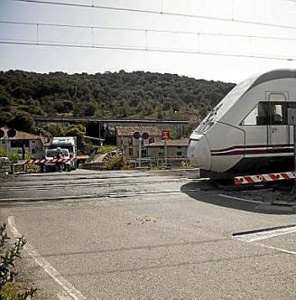 Paso a nivel en Pobes. Foto: J. Muñoz