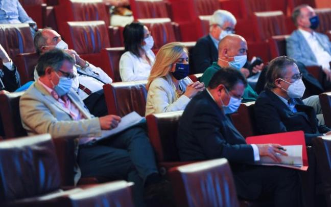 Médicos accionistas de IMQ en una asamblea. Médicos accionistas de IMQ en una asamblea.