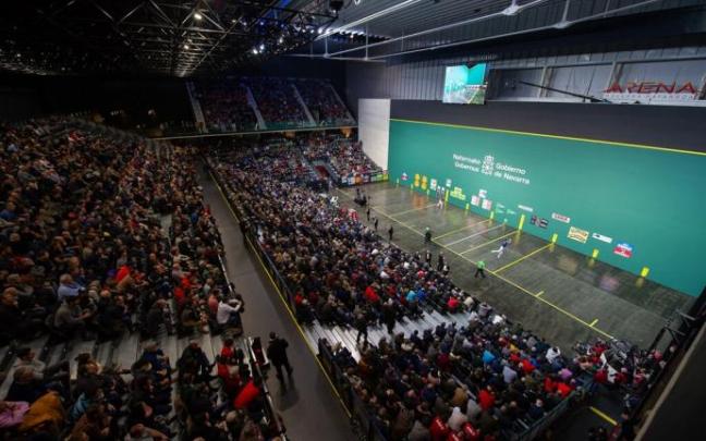 Vista panorámica del frontón del Navarra Arena en la final del Cuatro y Medio de 2019.