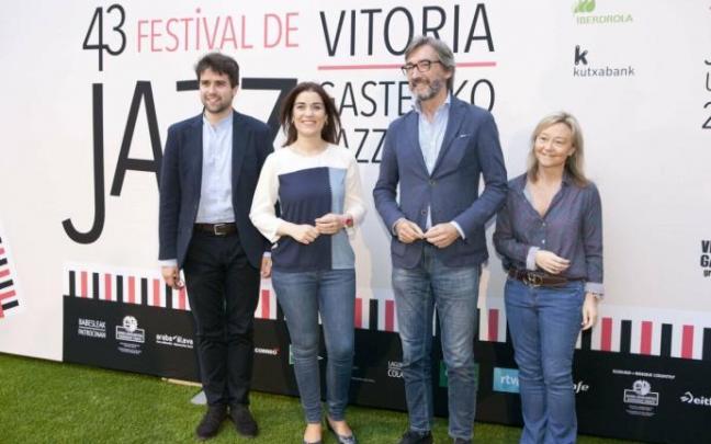 Iñaki García Calvo, primero por la izquierda, durante su etapa como concejal en Gasteiz junto a Iñaki Oyarzabal y otros dirigentes del PP Iñaki García Calvo, primero por la izquierda, durante su etapa como concejal en Gasteiz junto a Iñaki Oyarzabal y otros dirigentes del PP
