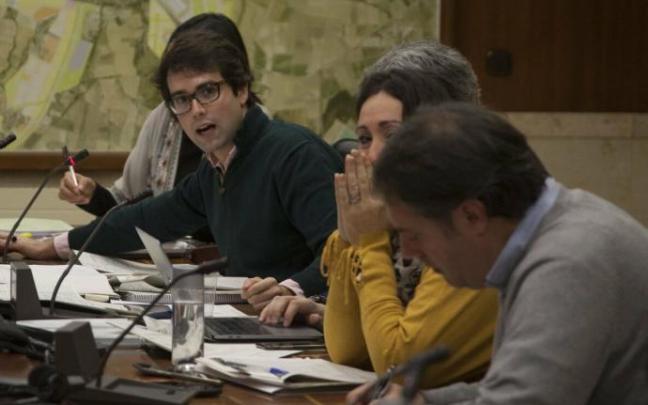 Iñaki García Calvo interviene en una comisión durante su etapa como concejal en el Ayuntamiento de Gasteiz. Iñaki García Calvo interviene en una comisión durante su etapa como concejal en el Ayuntamiento de Gasteiz.