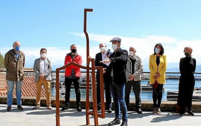 La escultura se encuentra en Artzape, junto al mar. Foto: A.Z.