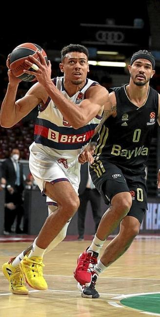 Baldwin trata de eludir el marcaje de Weiler-Babb. Foto: Euroliga