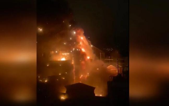 Imagen del espectacular incendio.