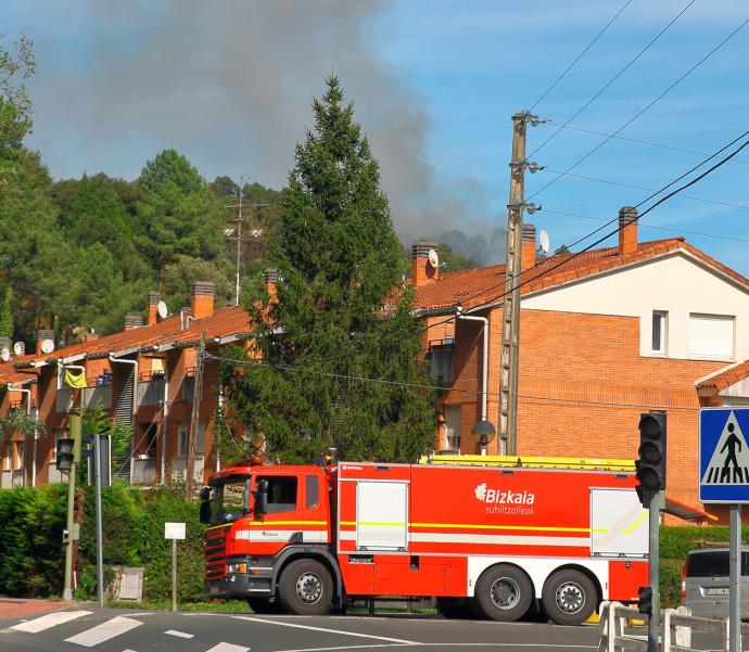 Un camión de bomberos, en una actuación.