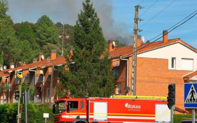 Un camión de bomberos, en una actuación.
