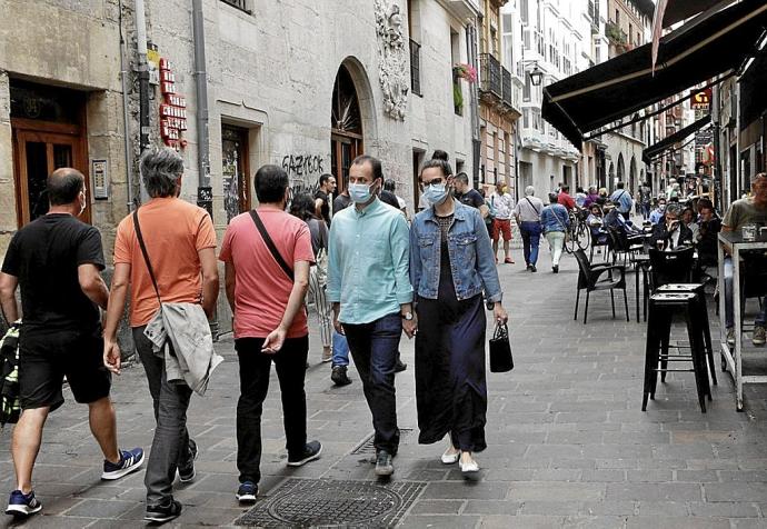 Ambiente callejero en la céntrica calle Cuchillería. Foto: Pilar Barco