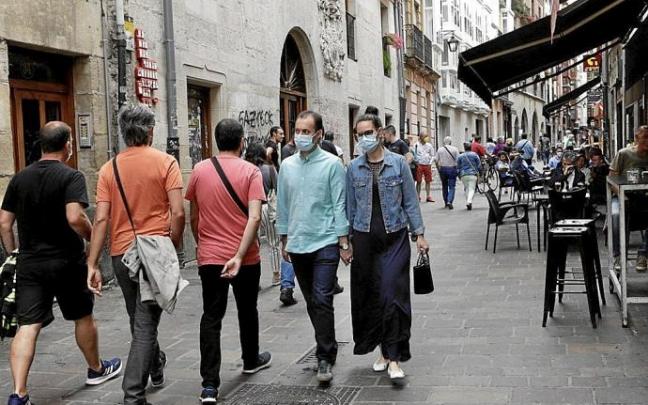 Ambiente callejero en la céntrica calle Cuchillería. Foto: Pilar Barco