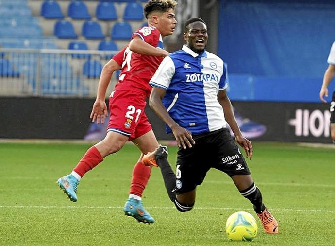 Loum vio la quinta amarilla ante el Espanyol. Foto: Alex Larretxi