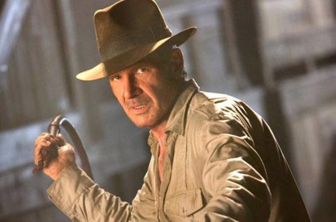 Harrison Ford, interpretando a Indiana Jones.