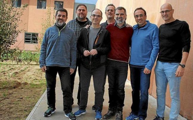 Los presos de Lledoners: Jordi Sànchez, Oriol Junqueras, Jordi Turull, Joaquim Forn, Jordi Cuixart, Josep Rull y Raül Romeva. Foto: Efe