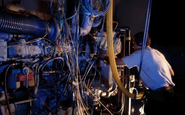 Un trabajador en una industria.