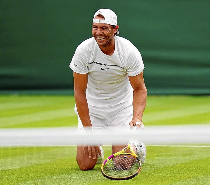 Rafa Nadal está disfrutando de sus entrenamientos en el All England Lawn Tennis Club de Wimbledon. Foto: Efe