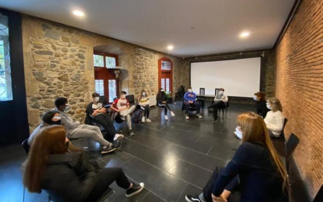 Urretxu promueve la participación y aportaciones de escolares de 15 años en la actividad municipal.