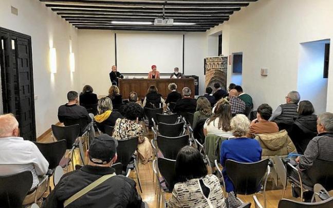 Vista general de la reunión, celebrada en la Casa de Cultura de Sangüesa. Foto: cedida