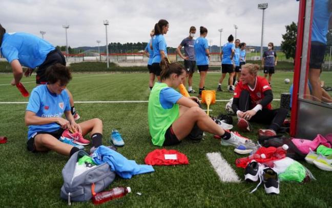 Las jugadoras del Athletic, en su primer entrenamiento del curso.