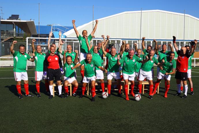 Los integrantes de la selección vasca de walking football posan para DEIA.