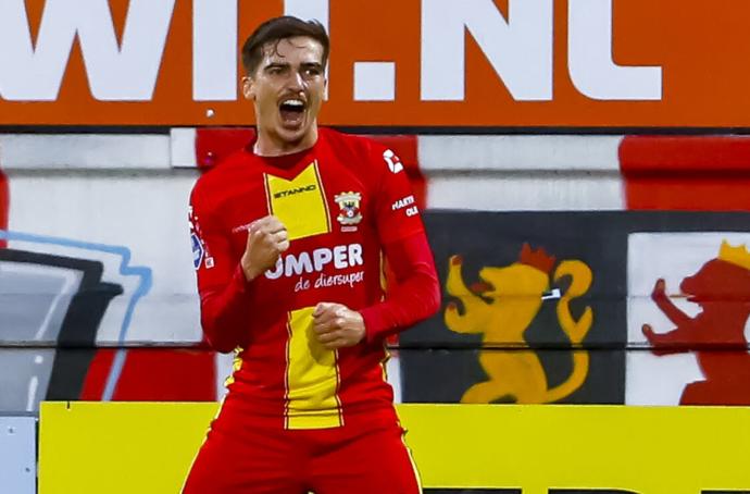 Iñigo Córdoba celebra un gol con Go Ahead Eagles.