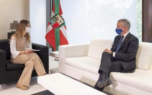 El lehendakari Urkullu responde a la veintena de preguntas formuladas por los ciudadanos a través de los sitios web del Gobierno vasco sobre cuestiones de actualidad.