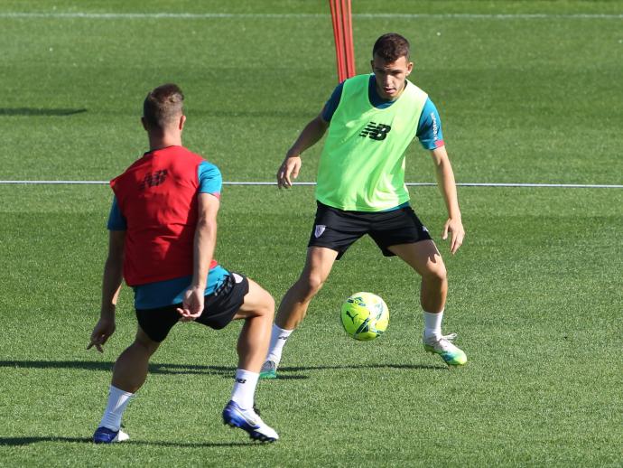 Iñigo Vicente, en una sesión en Lezama junto a Yeray.