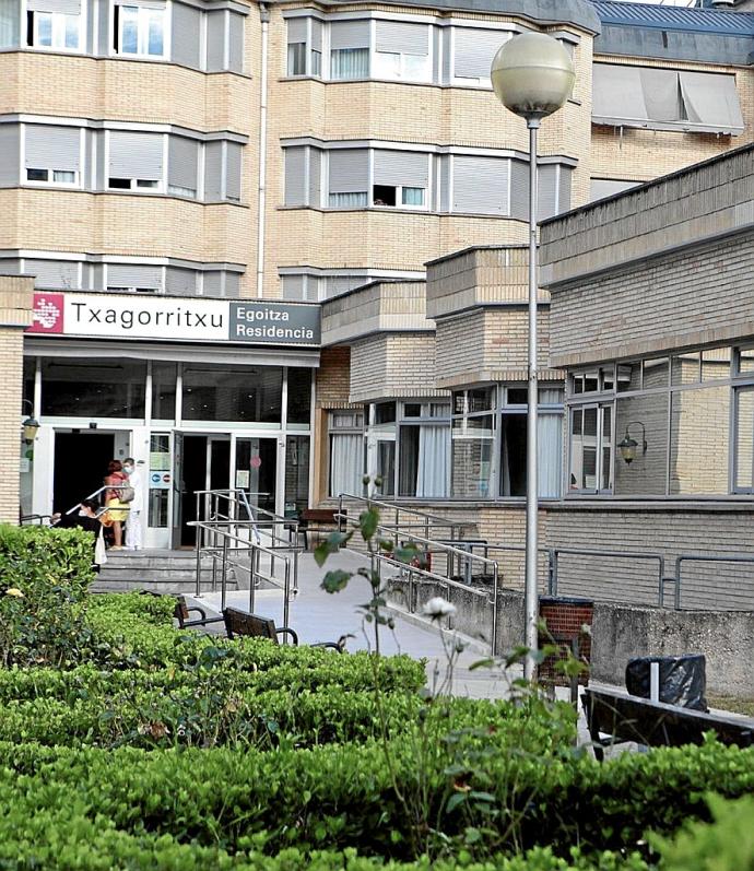 Las terceras dosis llegaron ayer a la residencia Txagorritxu de Gasteiz. Foto: Pilar Barco