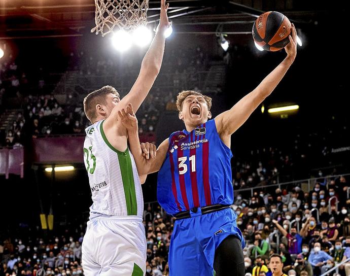 Jokubaitis, en una de sus incontestables finalizaciones con la mano izquierda. Foto: ACB Photo/V. Salgado