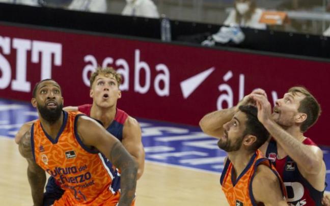 Instante de un Baskonia-Valencia de esta campaña en el Buesa Arena. Foto: Josu Chavarri