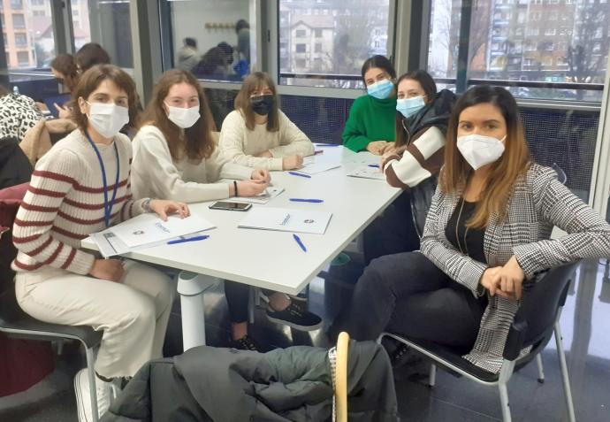 Alumnas del Instituto de Urritxe, en la jornada de presentación del pasado lunes.