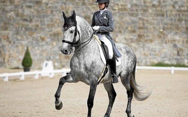 La navarra Estibaliz Dorronsoro, con 'Esbelto X'.