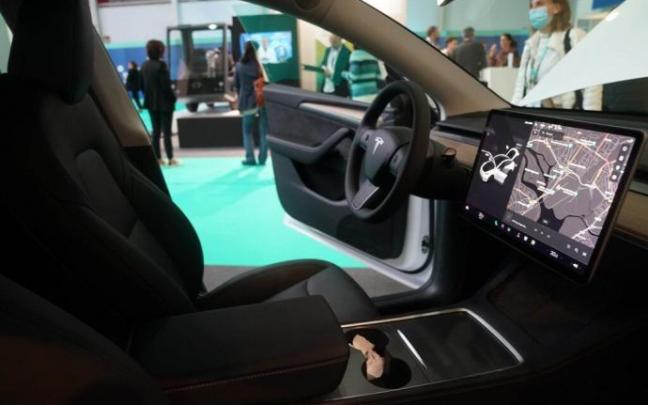 Exhibición de un coche eléctrico en la feria Go Mobility.