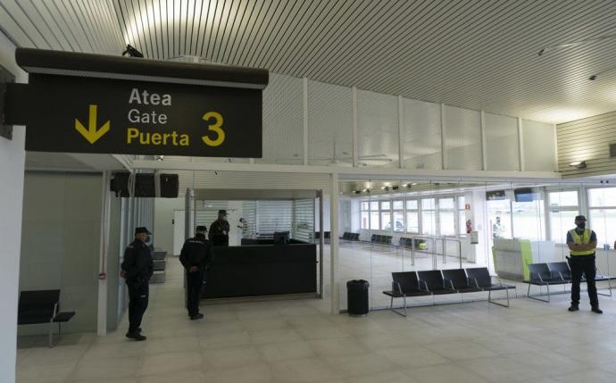 Interior del aeropuerto de Vitoria.