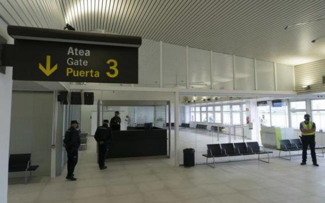 Interior del aeropuerto de Vitoria.