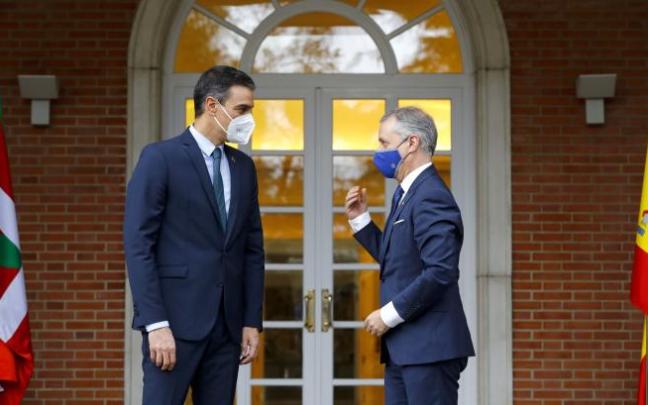 El presidente del Gobierno español, Pedro Sánchez, con el lehendakari, Iñigo Urkullu, en una reunión anterior.