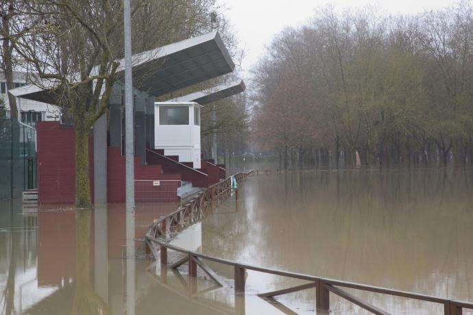 Inundaciones en el complejo de Gamarra tras las lluvias del pasado diciembre.