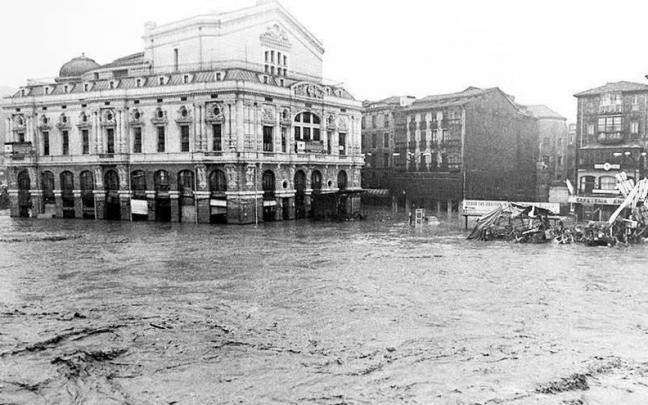 Imagen del Teatro Arriaga de finales de agosto de 1983 Imagen del Teatro Arriaga de finales de agosto de 1983