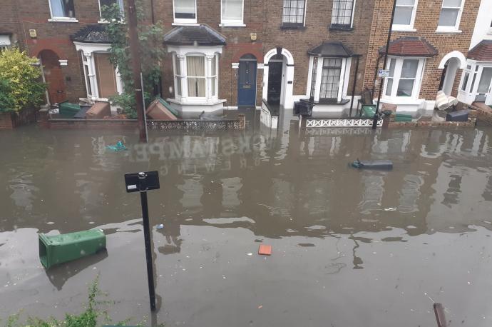 Las zonas de Este de Londres son las más afectadas por las lluvias torrenciales