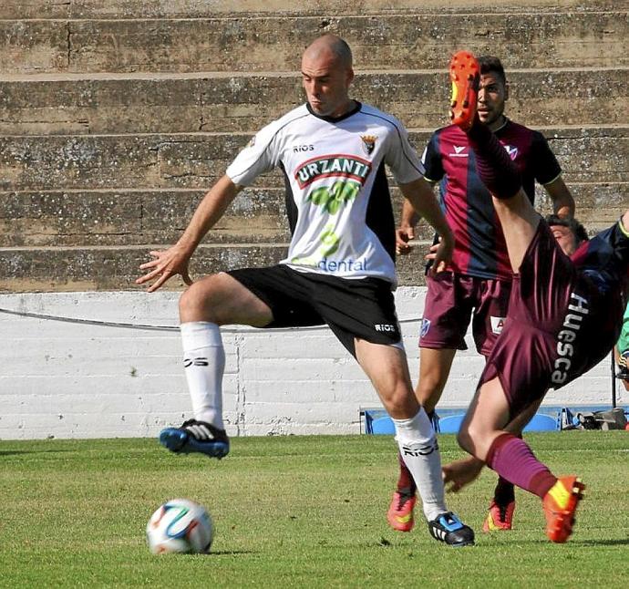 Ion Etxaniz, durante un partido con el Tudelano. Foto: J.A.M.