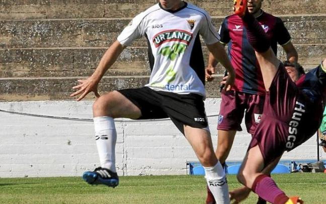 Ion Etxaniz, durante un partido con el Tudelano. Foto: J.A.M.