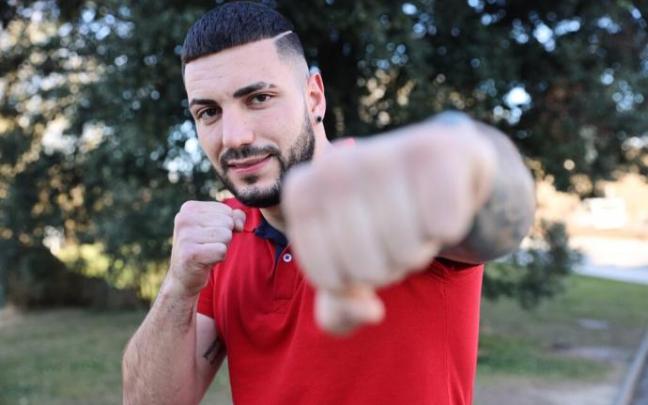 Marín 'Aizkora' Iordanov saca a relucir uno de sus golpes de entrenamiento.