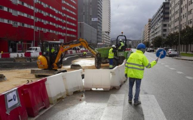 Obras del tranvía en Salburua.