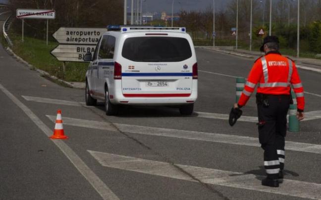 Control de la Ertzaintza en una carretera.