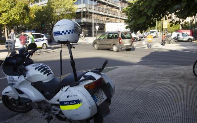 Una moto de la Policía Local de Vitoria.