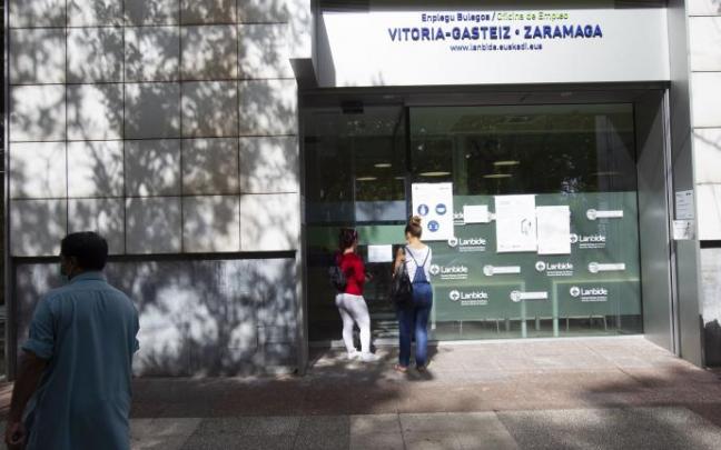 oficina de Lanbide en el barrio de Zaramaga,