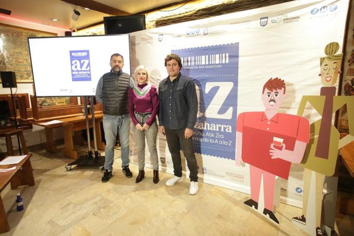 David Vega, de El Baluarte, Ane Ruiz, de Hostelería Gipuzkoa, y Mikel Martínez, del bar Martínez, en la presentación de la campaña.