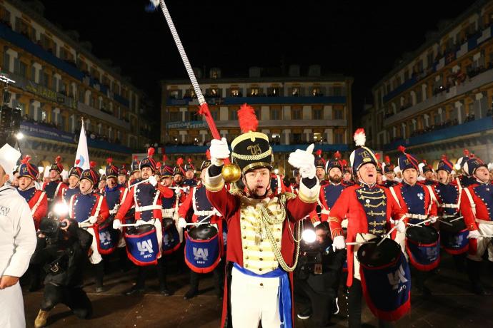 Arriada de la Tamborrada 2020 en la plaza de la Constitución.